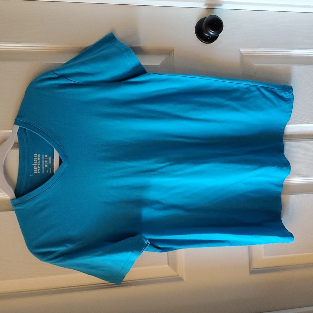 Urban Pipeline men's short sleeve tee shirt.  Size medium.